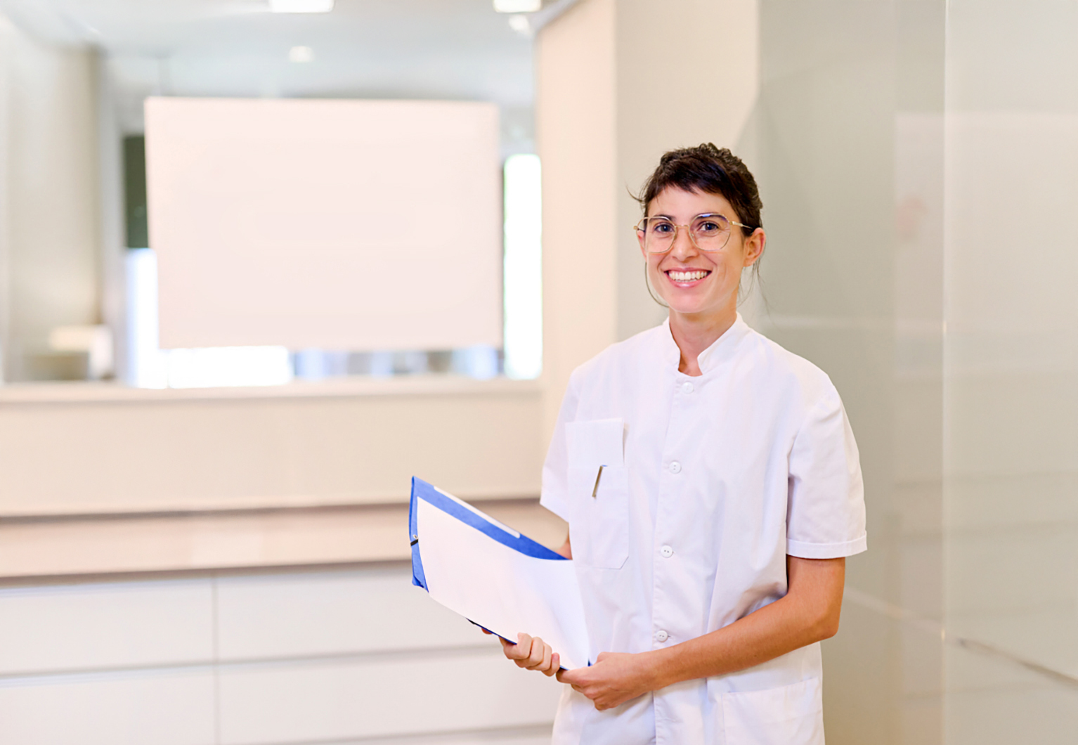 Atos Medical Healtcare professionel in clinic.